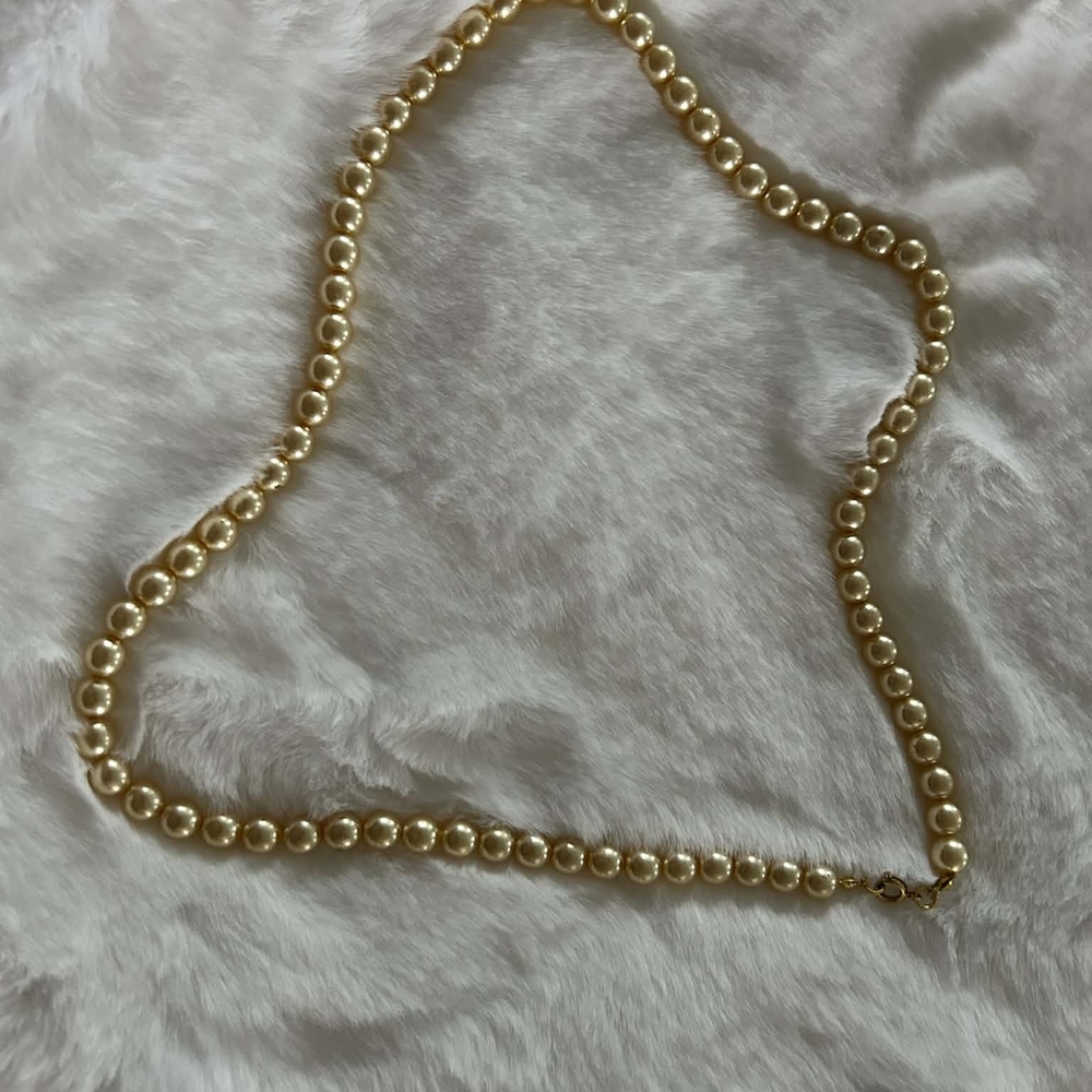 Classic Gold Pearl Necklace - Women Jewelry - Picture 2 of 4